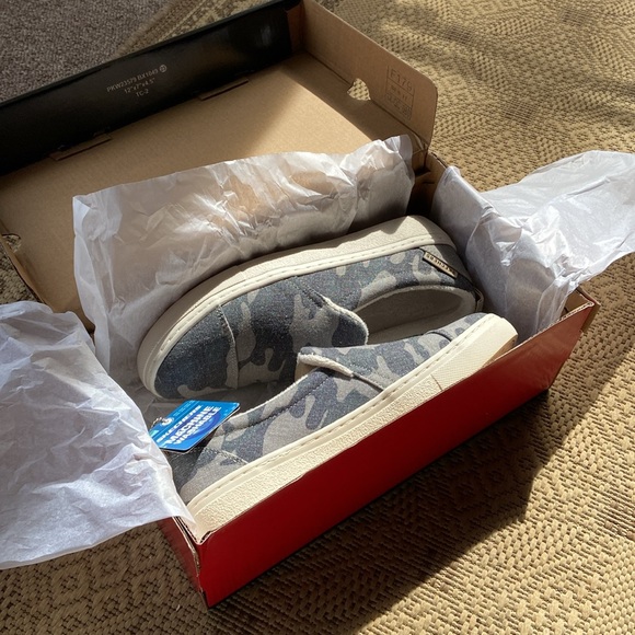 Skechers women’s size 7 Camo memory foam sneakers - Picture 4 of 7